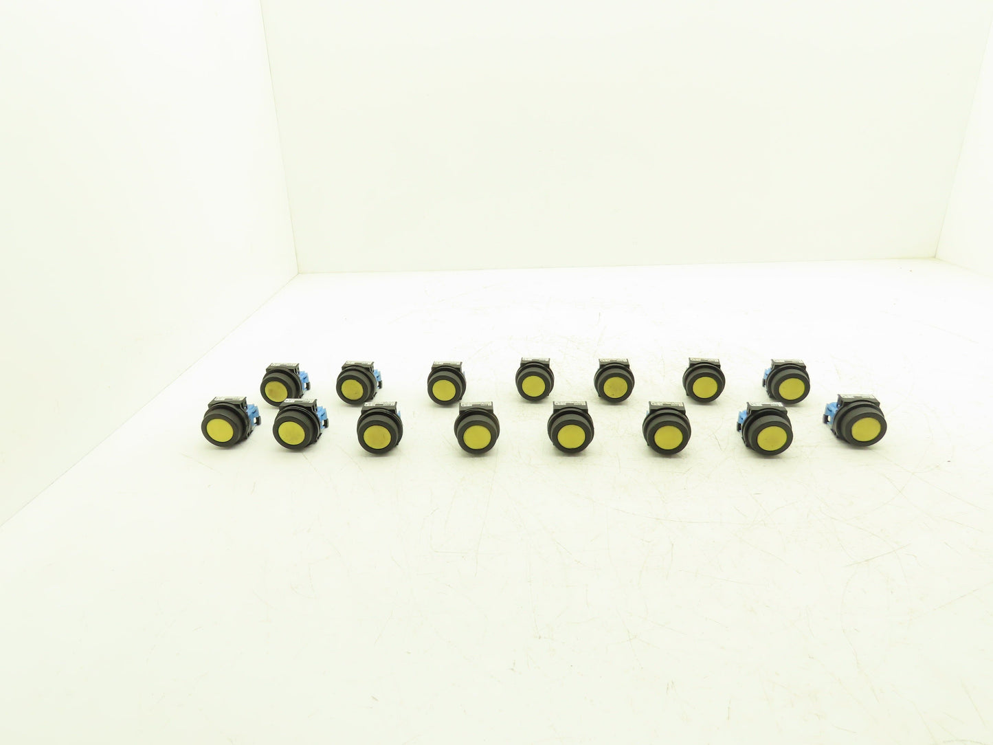 Fuji Electric Pushbutton Yellow Flush Momentary 1 Normally Open Lot of 15