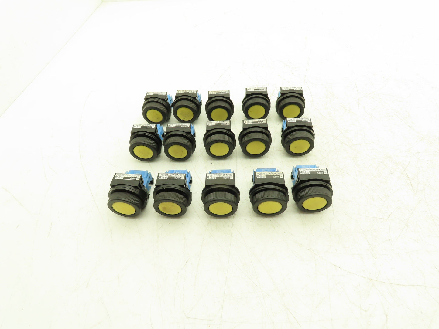 Fuji Electric Pushbutton Yellow Flush Momentary 1 Normally Open Lot of 15