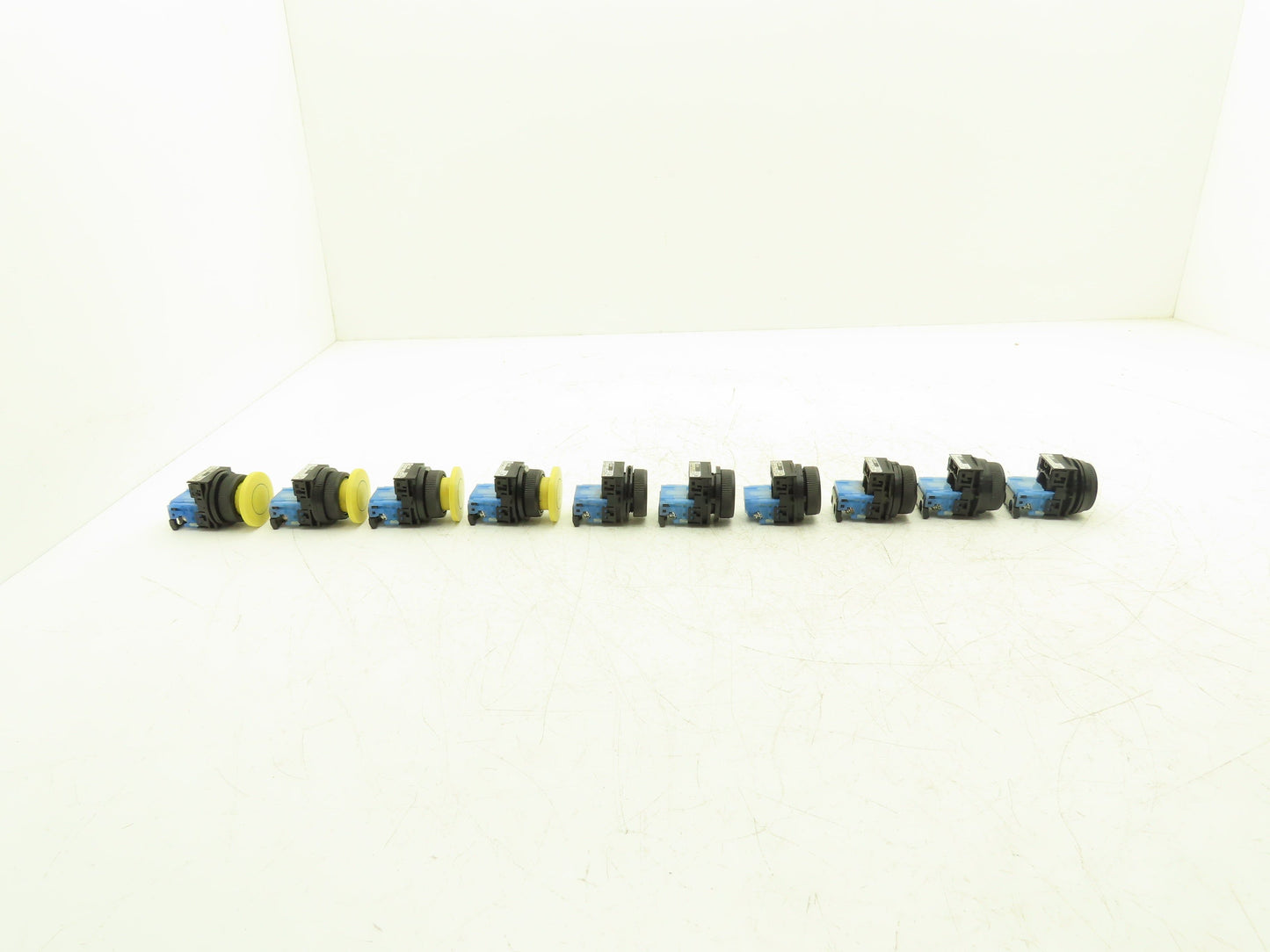 Fuji Electric Pushbutton Black & Green Flush Yellow Mushroom Momentary Lot of 10
