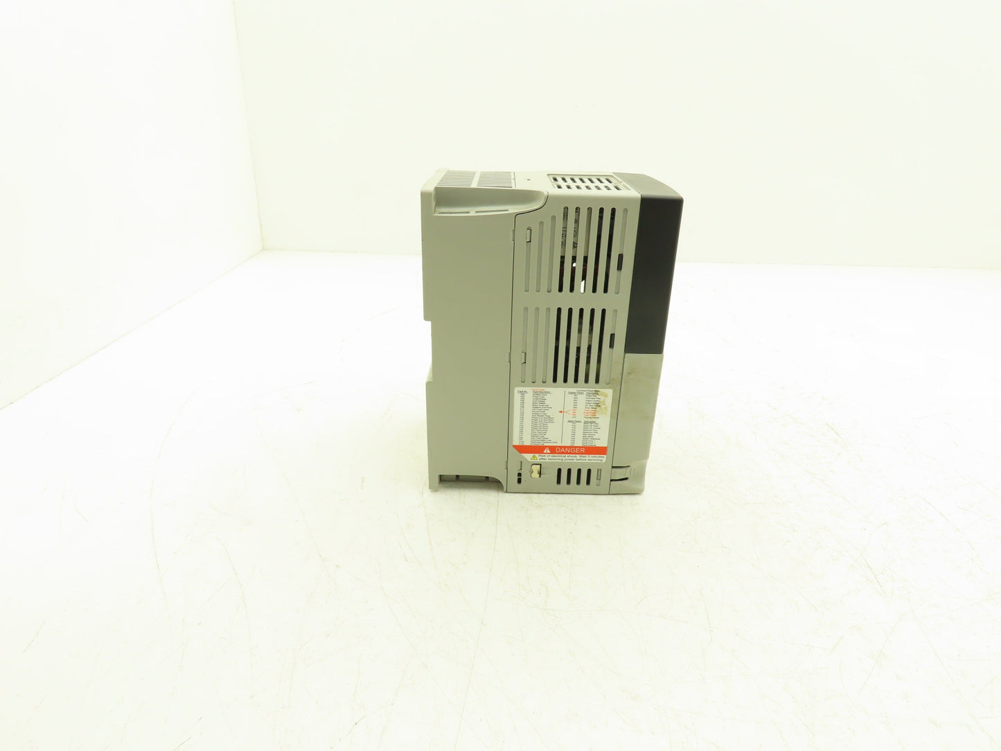 Allen Bradley 22B-D4P0N104 Powerflex 40 VFD AC Drive 1.5kw 2Hp 480V 3Ph FRN 6.02
