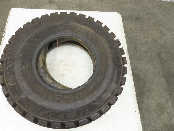 Titan 32x7.50-15 NHS Pneumatic Air Forklift Traction Tire Black w/Tube & Flap