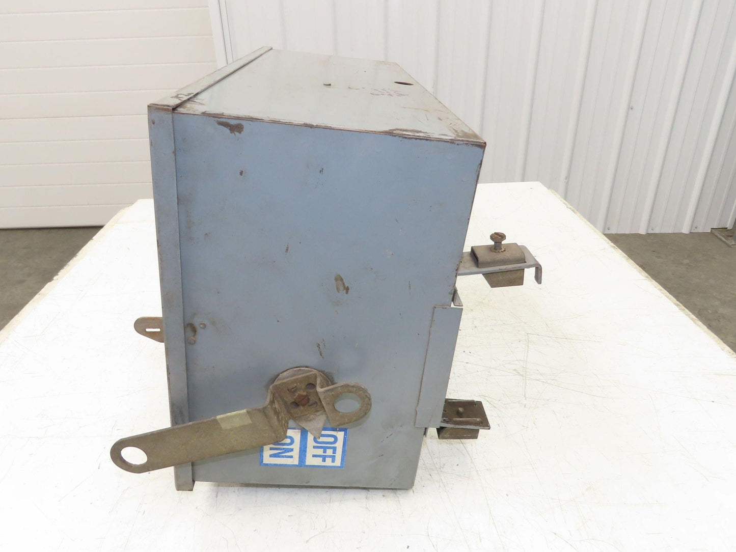 Westinghouse Busway Disconnect Switch Bus Plug Enclosure 600VAC 3PH 3W