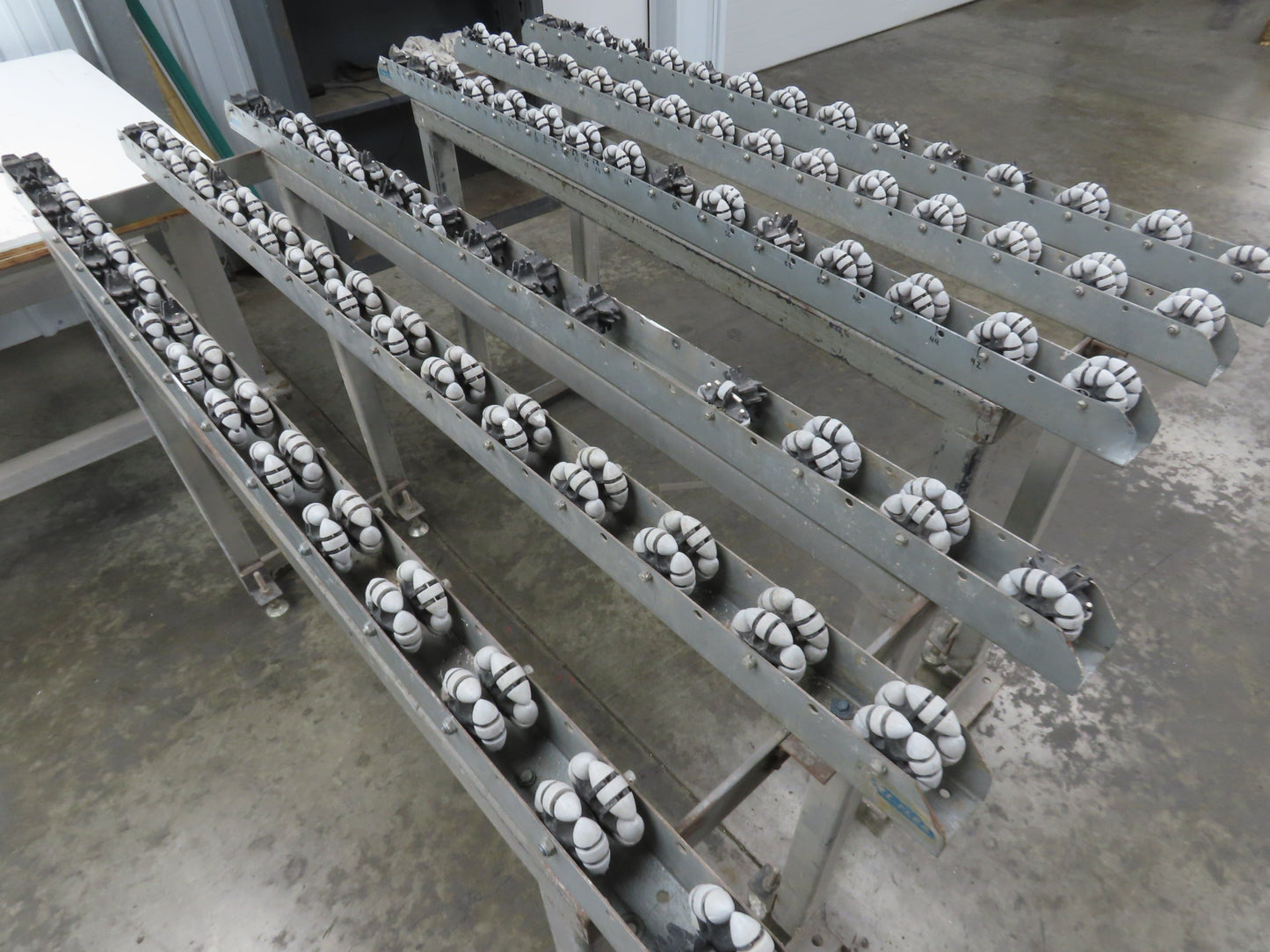 Roll-Flex 16"x 5' Multi-Directional 3-Track Roller Conveyor Plastic Ergo-Roll