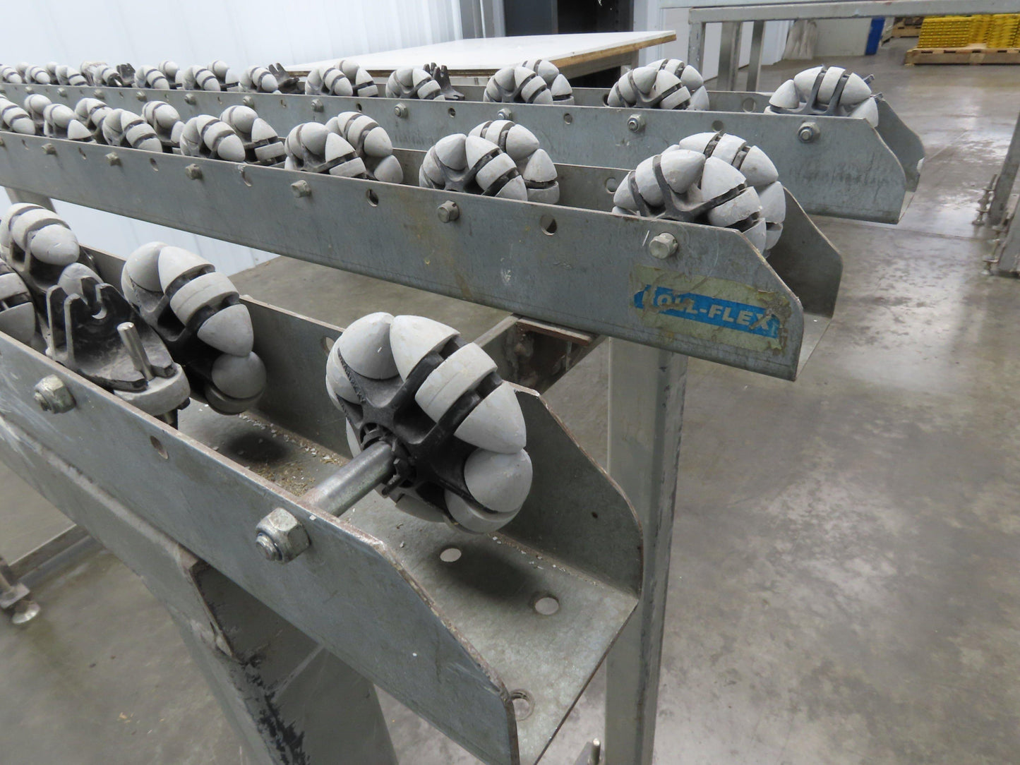 Roll-Flex 16"x 5' Multi-Directional 3-Track Roller Conveyor Plastic Ergo-Roll