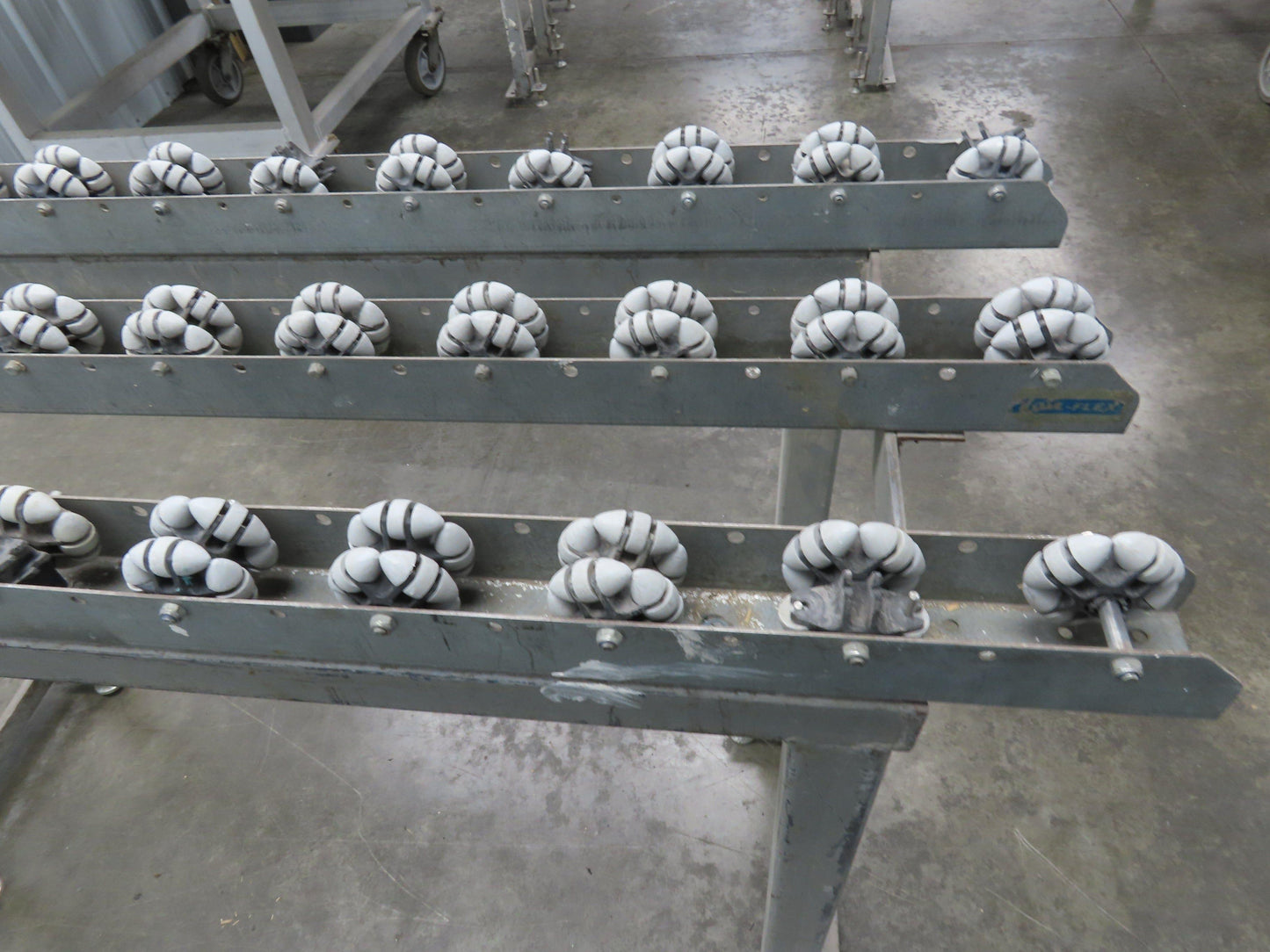 Roll-Flex 16"x 5' Multi-Directional 3-Track Roller Conveyor Plastic Ergo-Roll