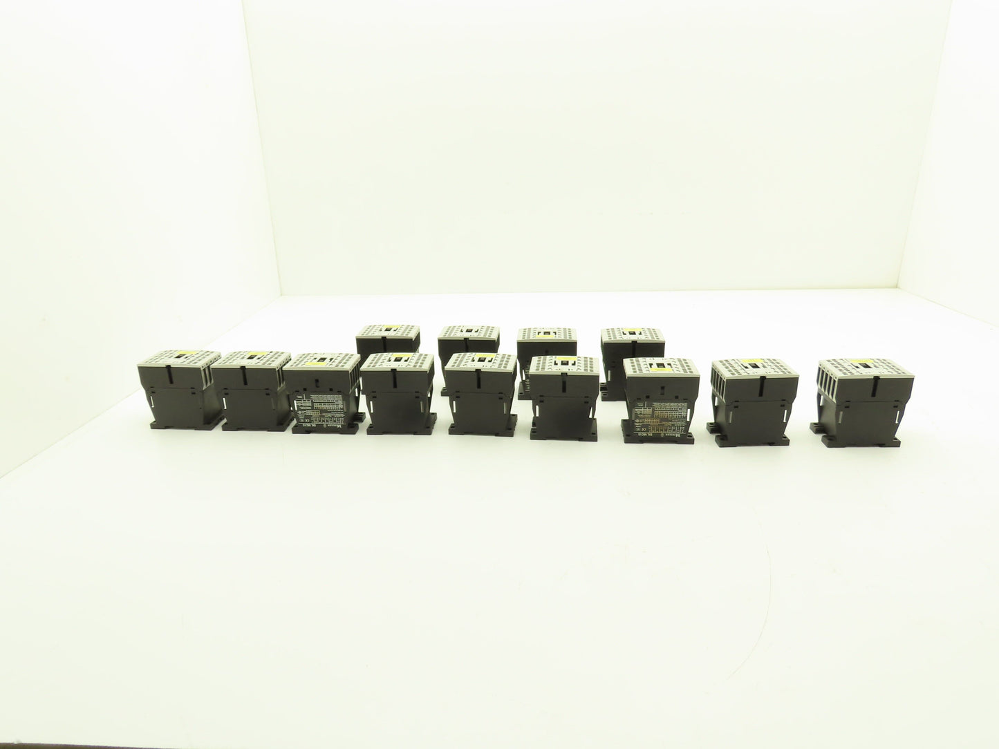 Siemens DIL MC15-01 Contactor 10Hp 600v 3Ph Lot of 13