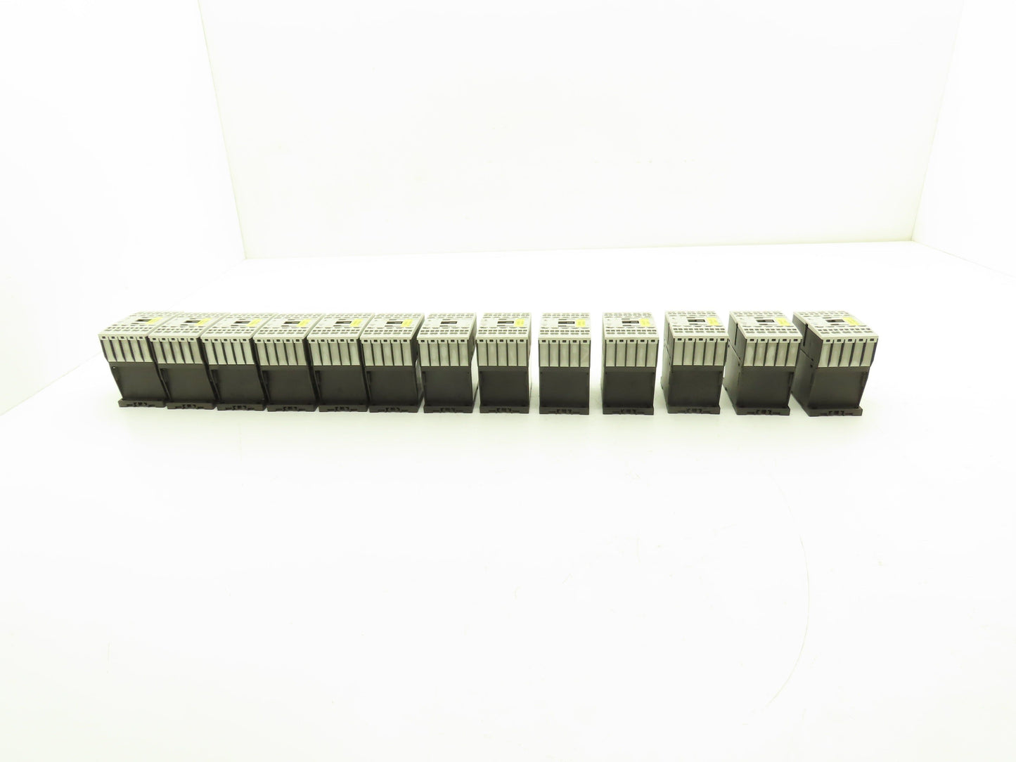 Siemens DIL MC15-01 Contactor 10Hp 600v 3Ph Lot of 13