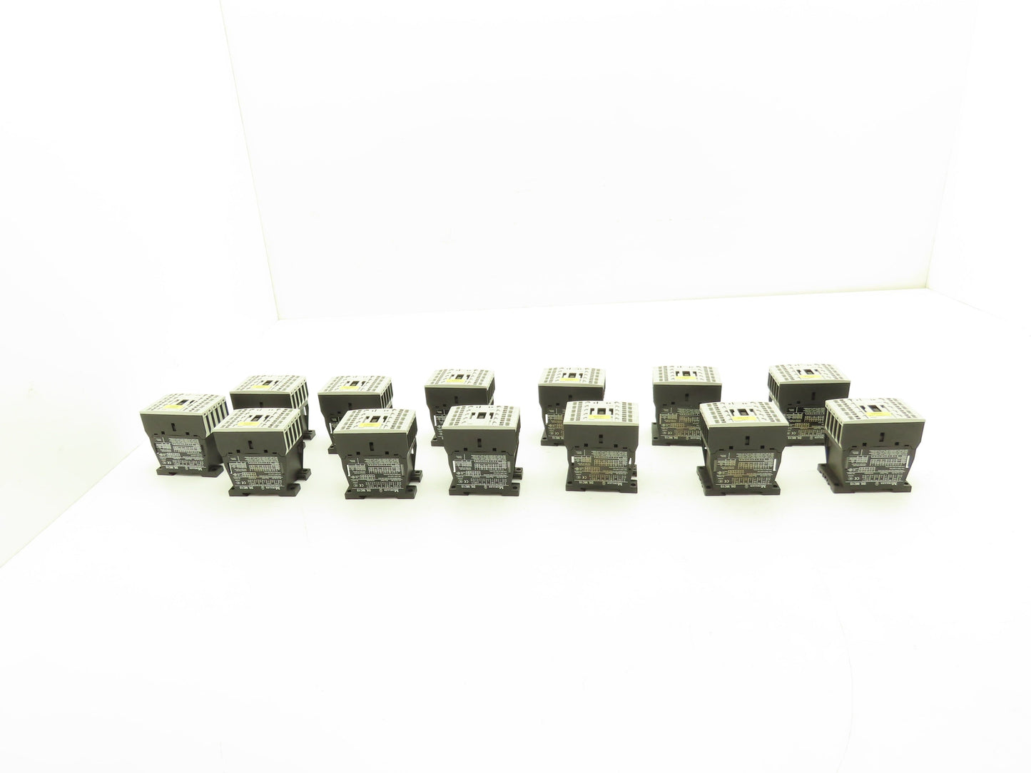 Siemens DIL MC15-01 Contactor 10Hp 600v 3Ph Lot of 13