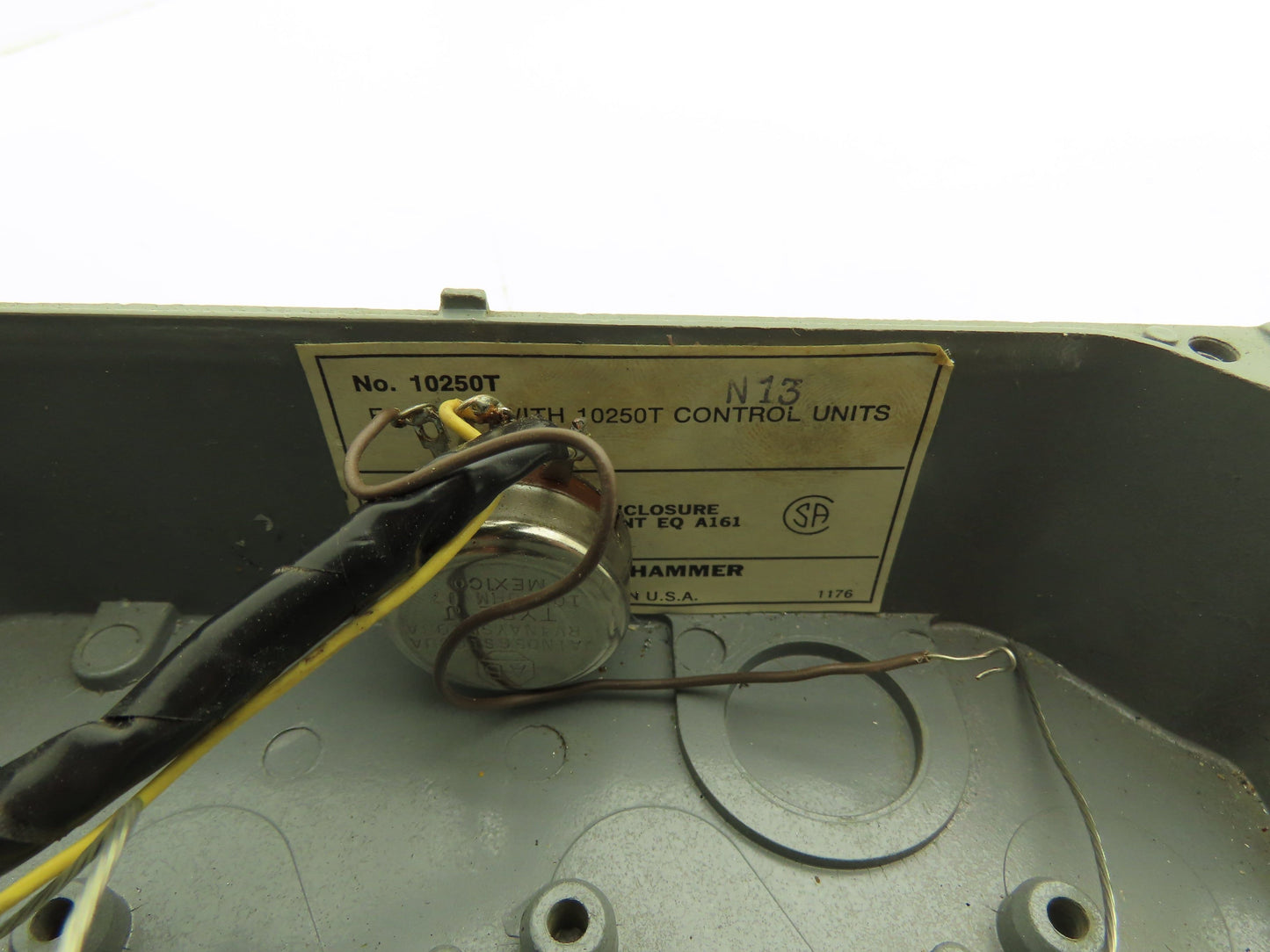 Cutler Hammer 49-2610-1 10250T Electrical Enclosure 3-Button Control Stop Go