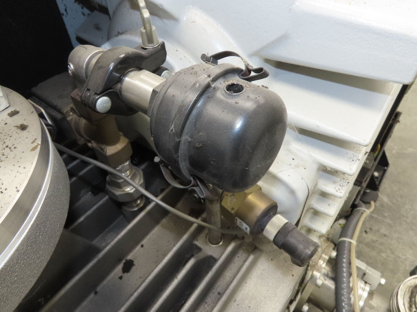 Leybold SP250 ScrewLine Dry Vacuum Pump 330m3/h 11.5kw 210/460V 3Ph