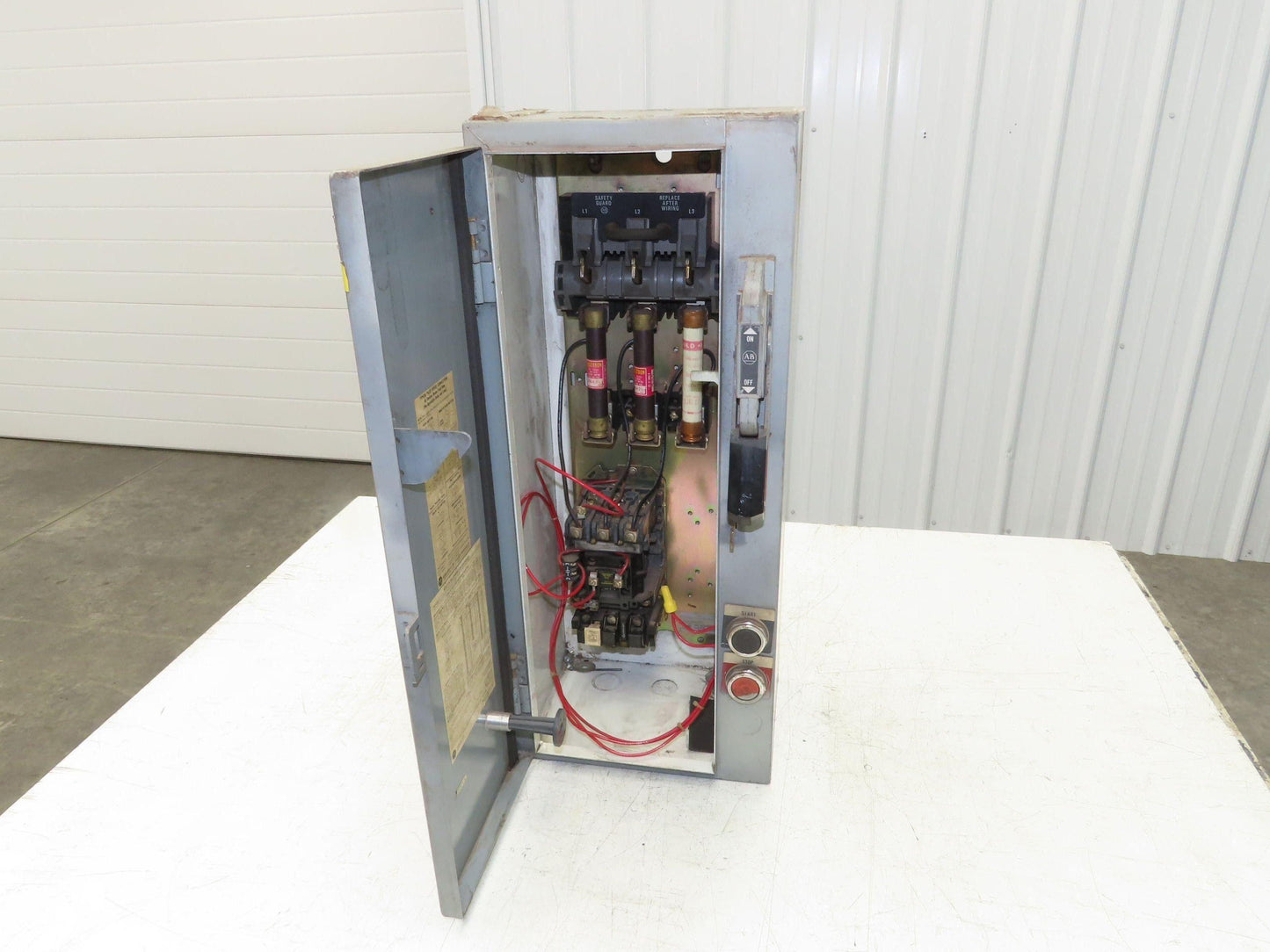 Allen-Bradley 512-AAB-24R Combination Starter NEMA Size 0 Fusible 600V 3PH