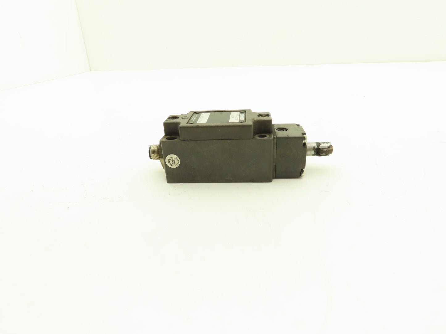 Euchner NG2RS-510AU Limit Switch Steel Roller Plunger 30V 0.1A IP65