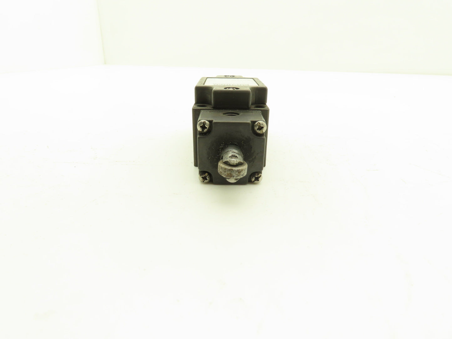 Euchner NG2RS-510AU Limit Switch Steel Roller Plunger 30V 0.1A IP67