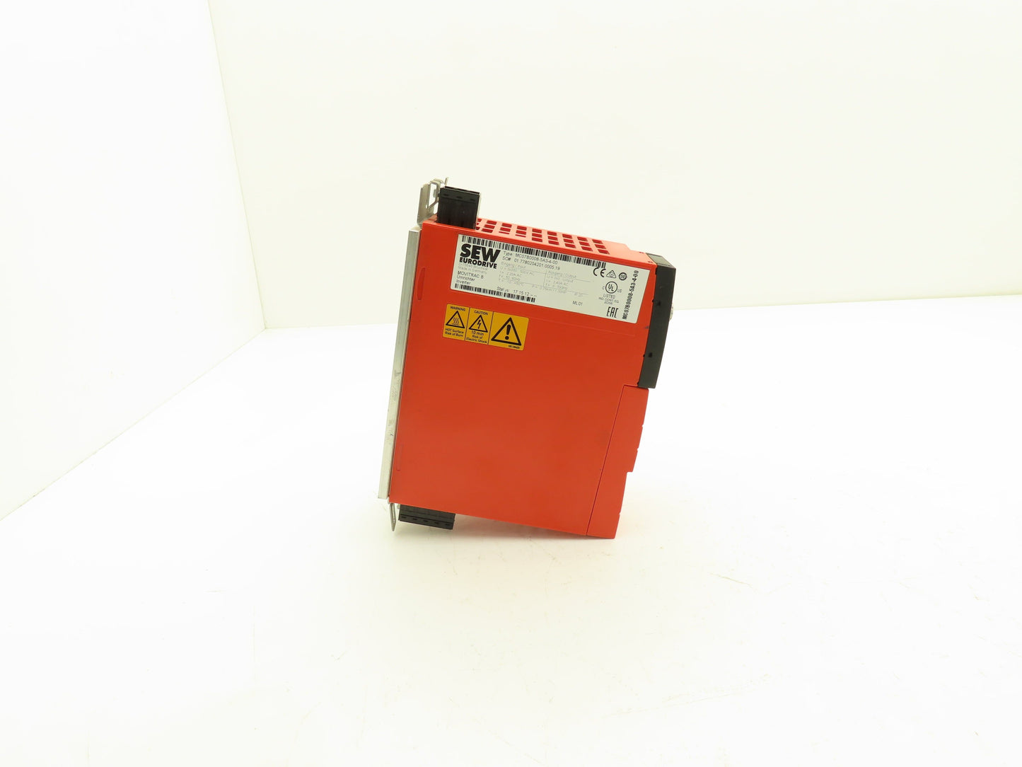 SEW EuroDrive MC07B0008-5A3-4-00 Movitrac B AC Drive VFD 3Ph 2.4A 599Hz 500v