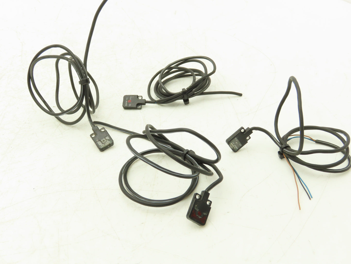 Omron E3T-FT12 Ultra Compact Photoelectric Proximity Sensor Lot of 4
