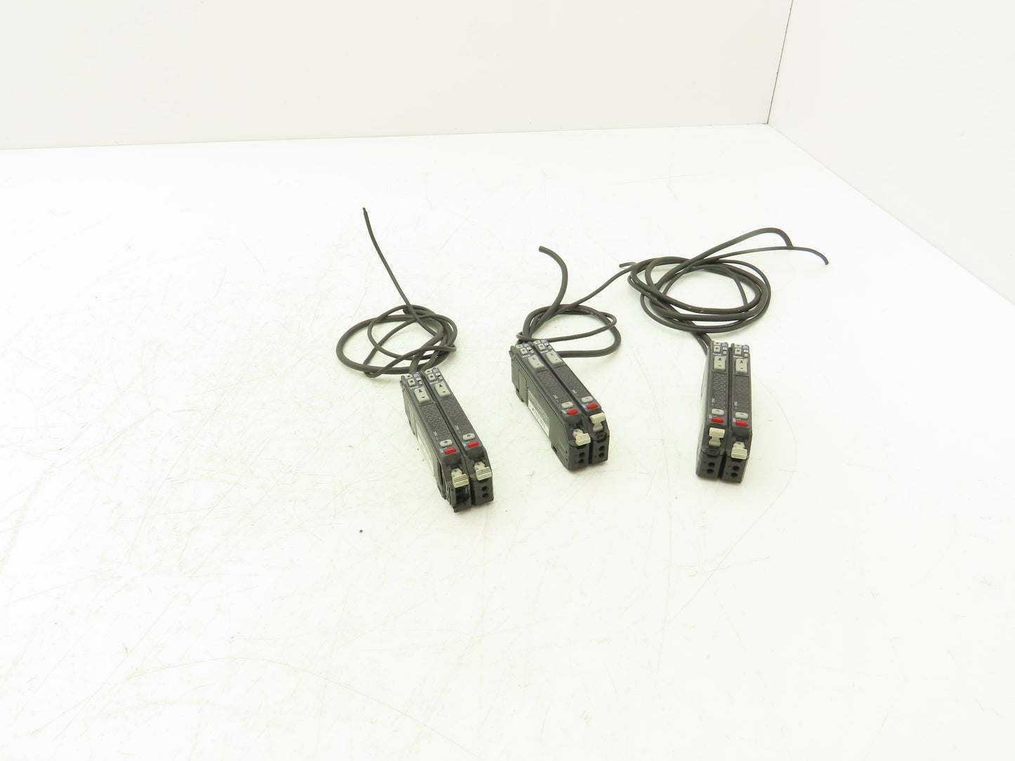 Keyence FS-V31 FS-V32 Fiber Optic Sensor Amplifier NPN 12-24vDC Lot of 3 Sets