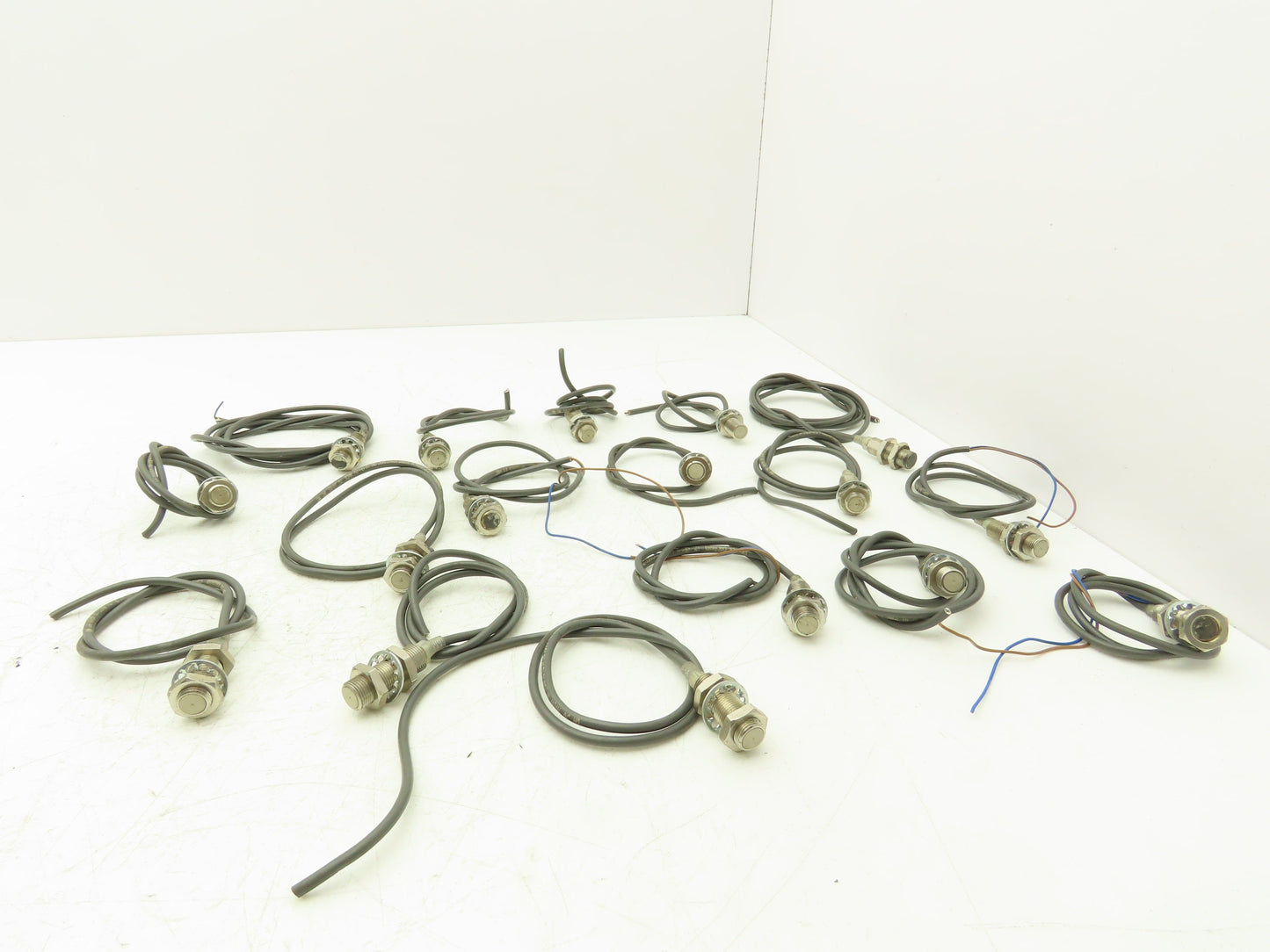 Omron E2E-X3D1-N Proximity Sensor 12-24vDC NO Lot of 17