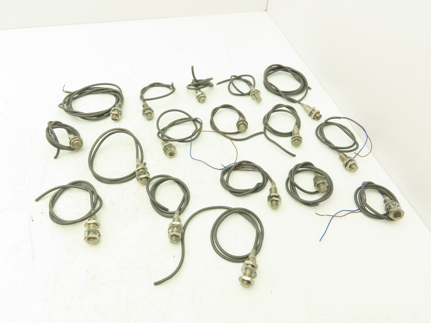 Omron E2E-X3D1-N Proximity Sensor 12-24vDC NO Lot of 17