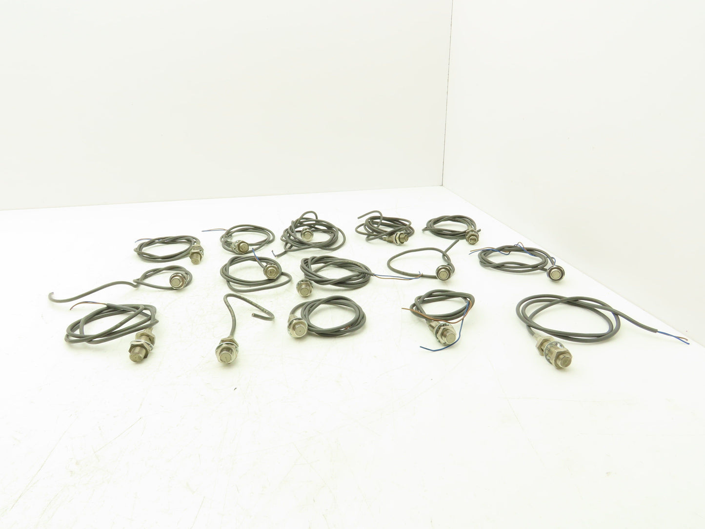 Omron E2E-X3D2-N Proximity Sensor 12-24vDC NC Lot of 15