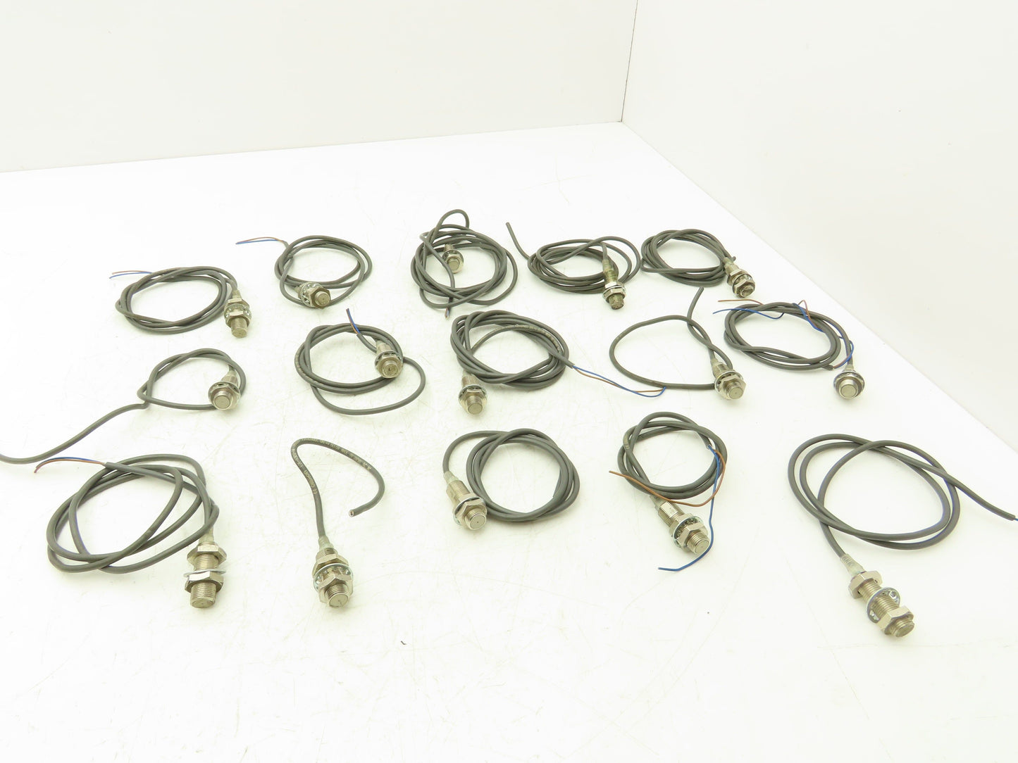 Omron E2E-X3D2-N Proximity Sensor 12-24vDC NC Lot of 15