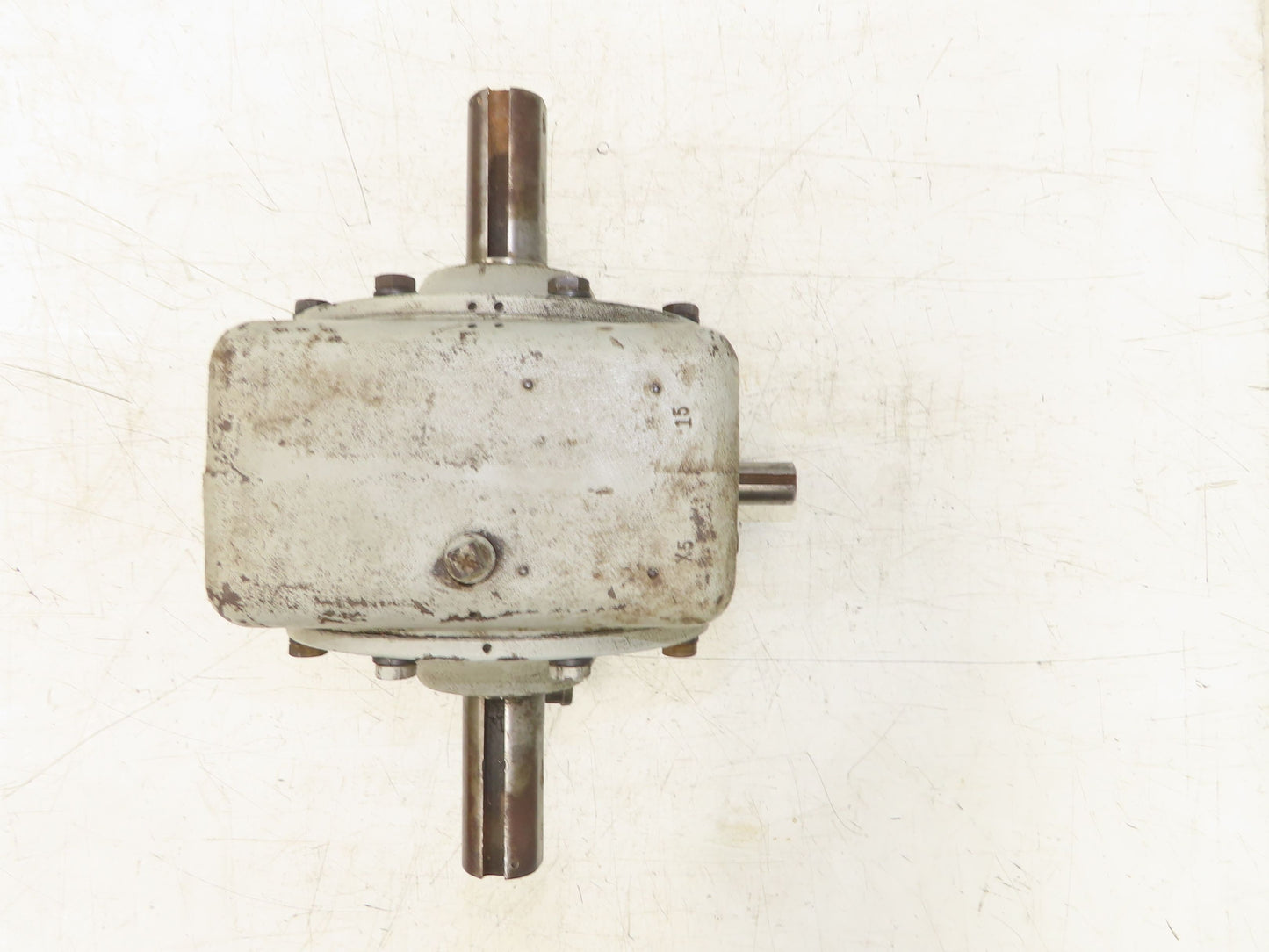 Worm Gearbox Horizontal Drive Dual Output 15:1 Reducer 1" Solid Input Shaft