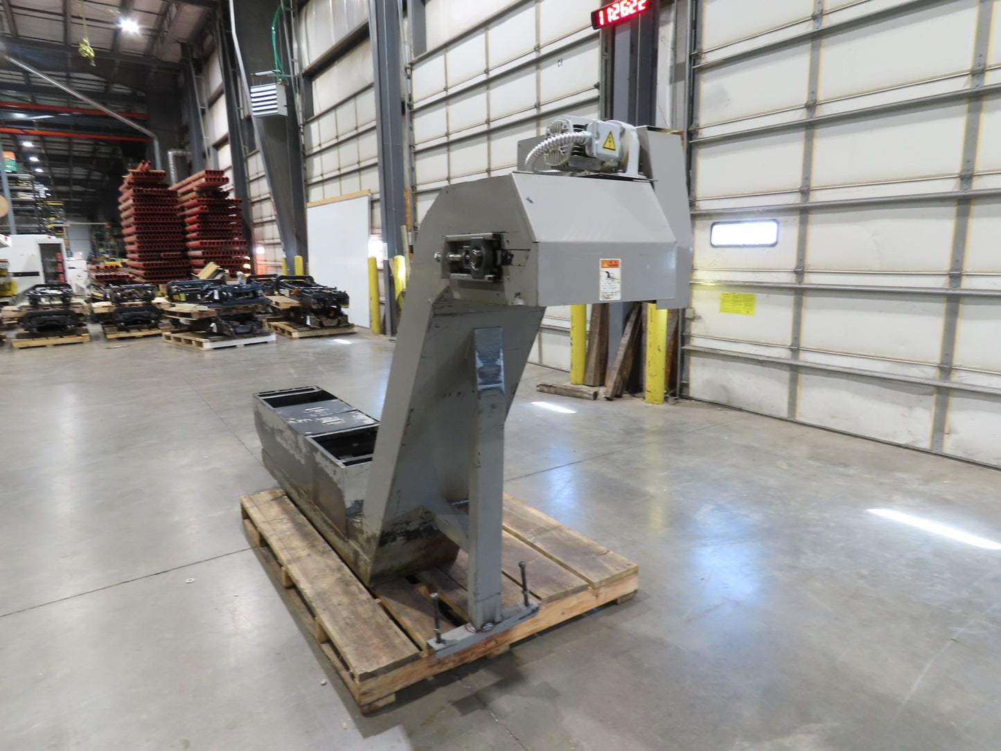 Enomoto CNC Chip Conveyor 16"x 67" Infeed 52-56" Discharge 220V 3PH