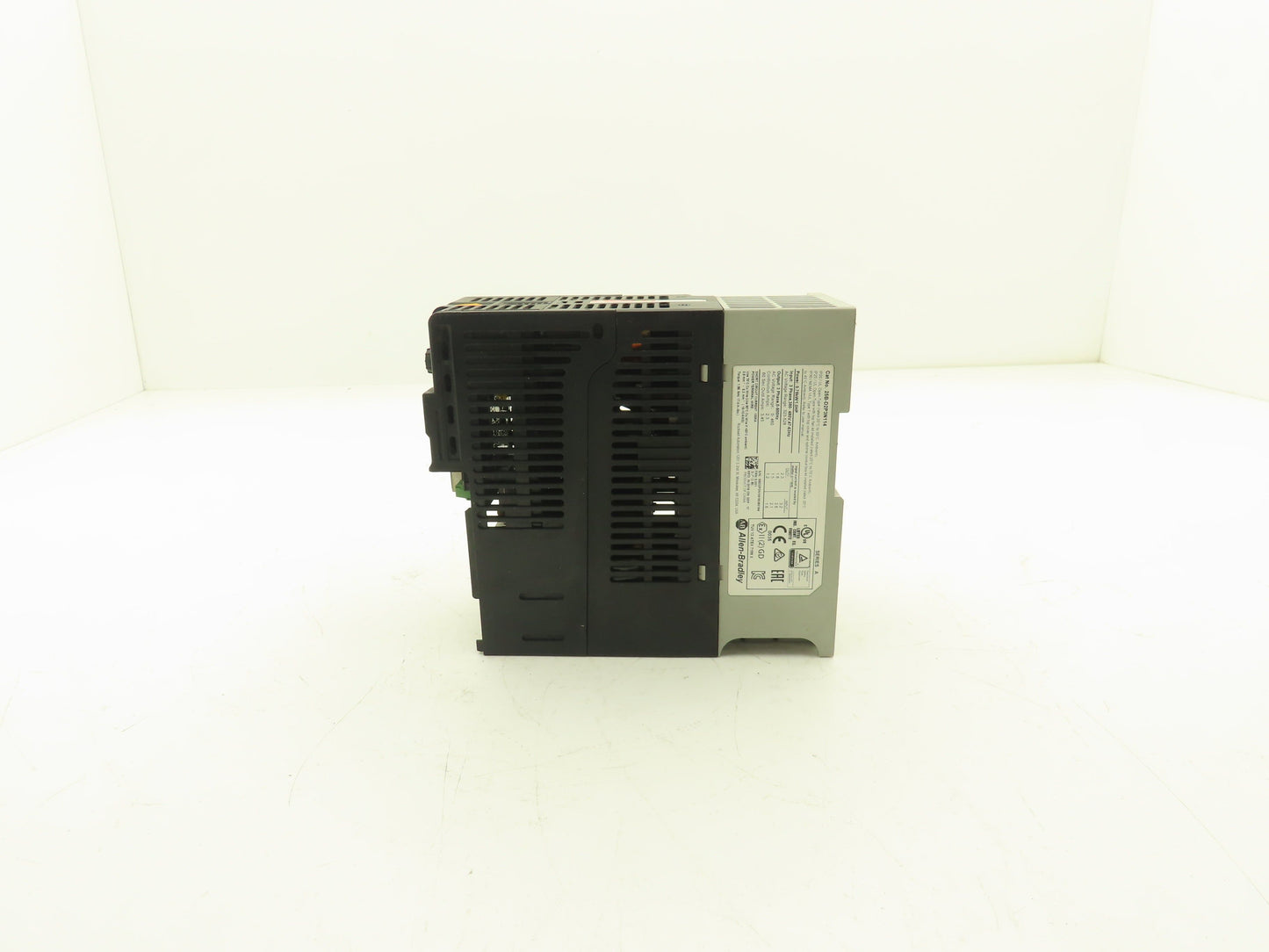 Allen Bradley 25B-D2P3N114 PowerFlex 525 VFD 500Hz 1Hp 460v 2.3A F/W 5.001 Ser A