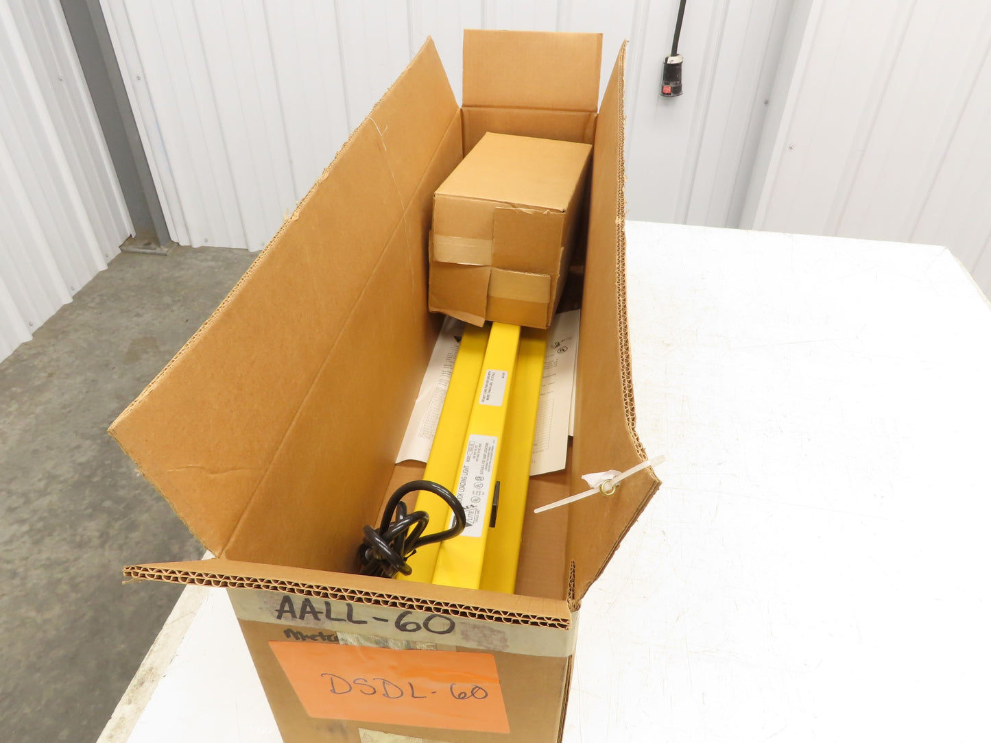 Mars DSDL-60 Tri-Lite Dock Loading Light 60" Reach