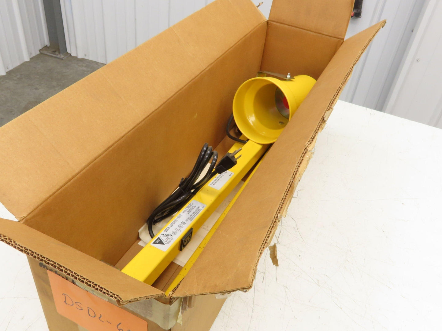 Mars DSDL-60 Tri-Lite Dock Loading Light 60" Reach