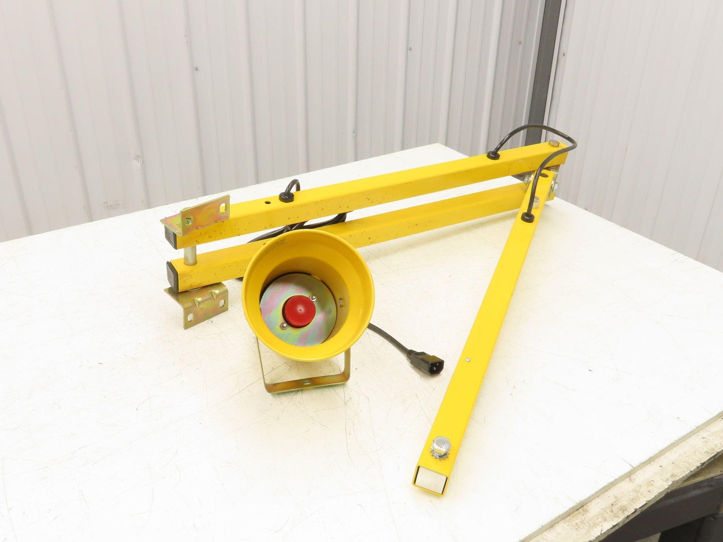 Mars DSDL-60 Tri-Lite Dock Loading Light 60" Reach