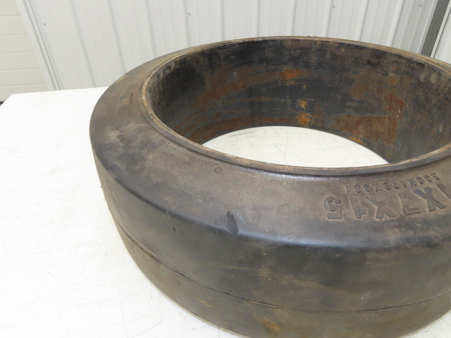 Wide Track 21x7x15 21x7x15 Forklift Tire Smooth Solid Press-on Black
