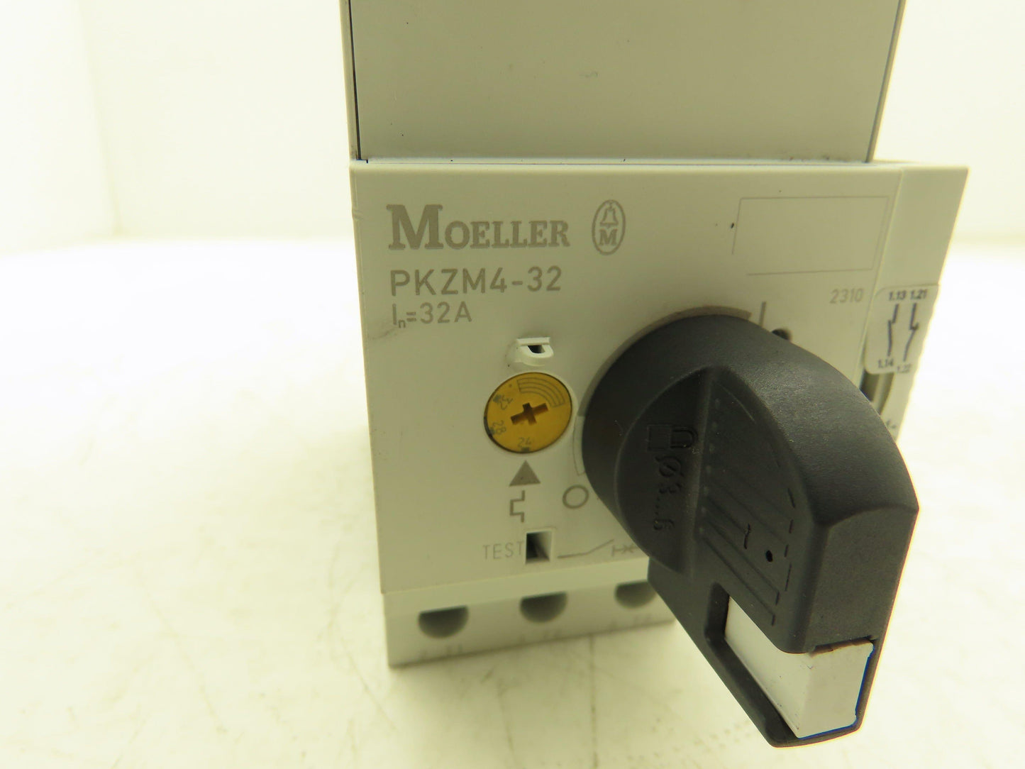 Moeller PKZM4-32 Manual Motor Starter 24-32A 30Hp 600vAC 3Ph