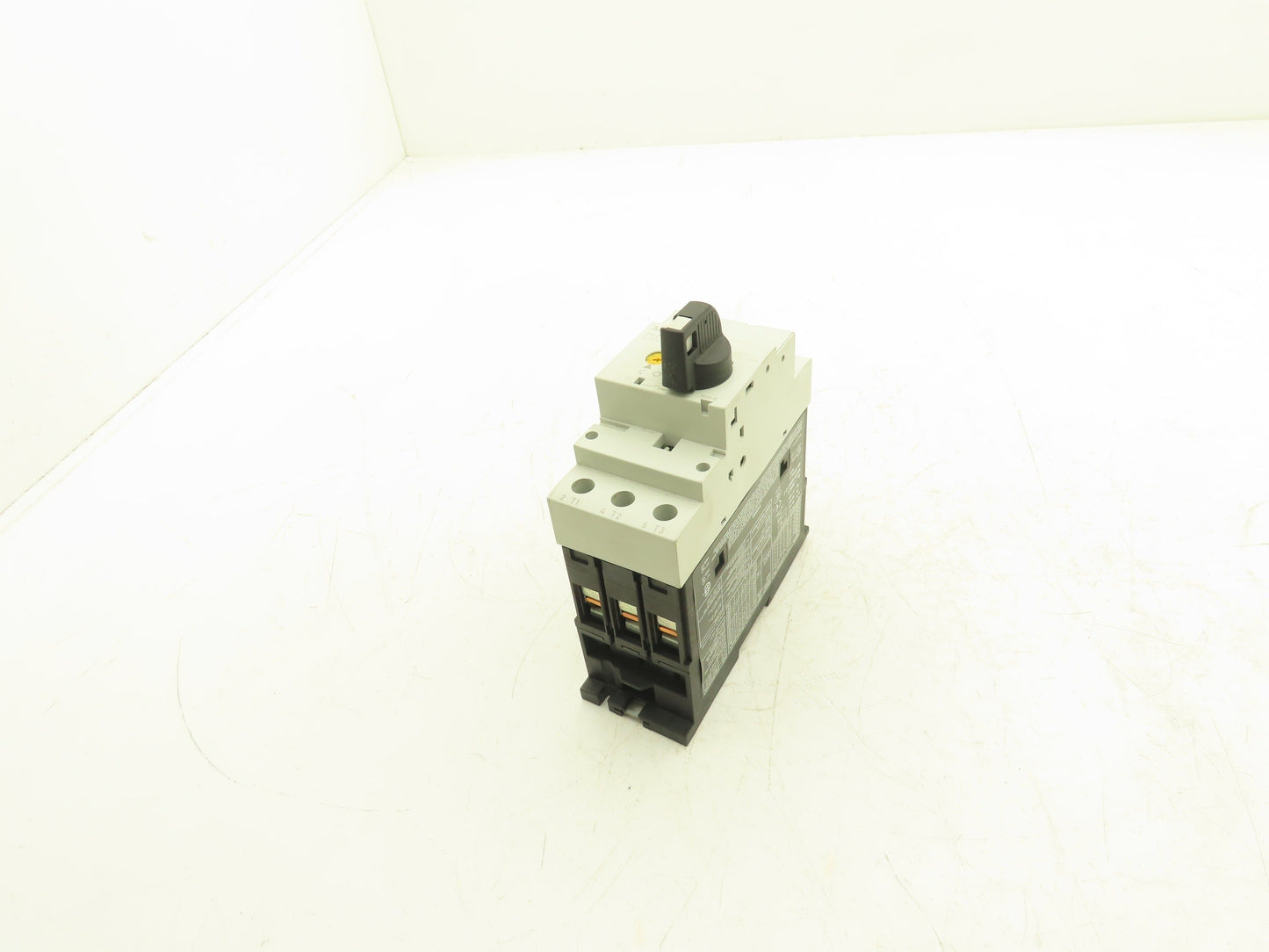 Moeller PKZM4-32 Manual Motor Starter 24-32A 30Hp 600vAC 3Ph