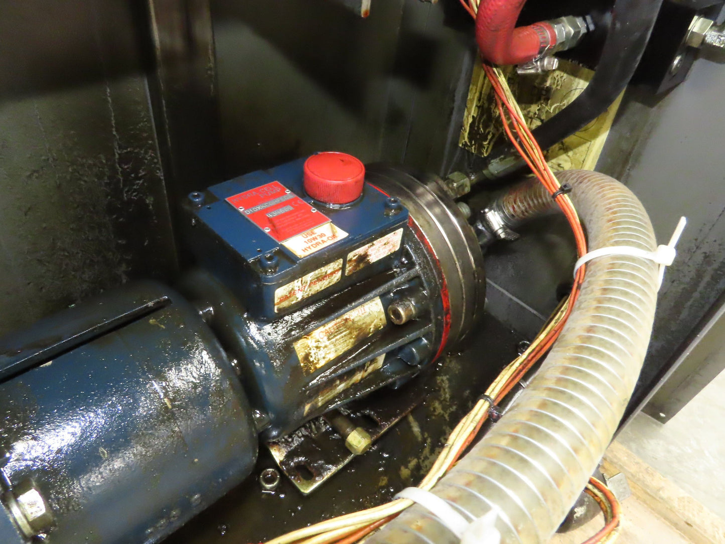 Mazak 730-5X MP Spindle Milling Machine Coolant Pump Hydra Cell Filtering Unit