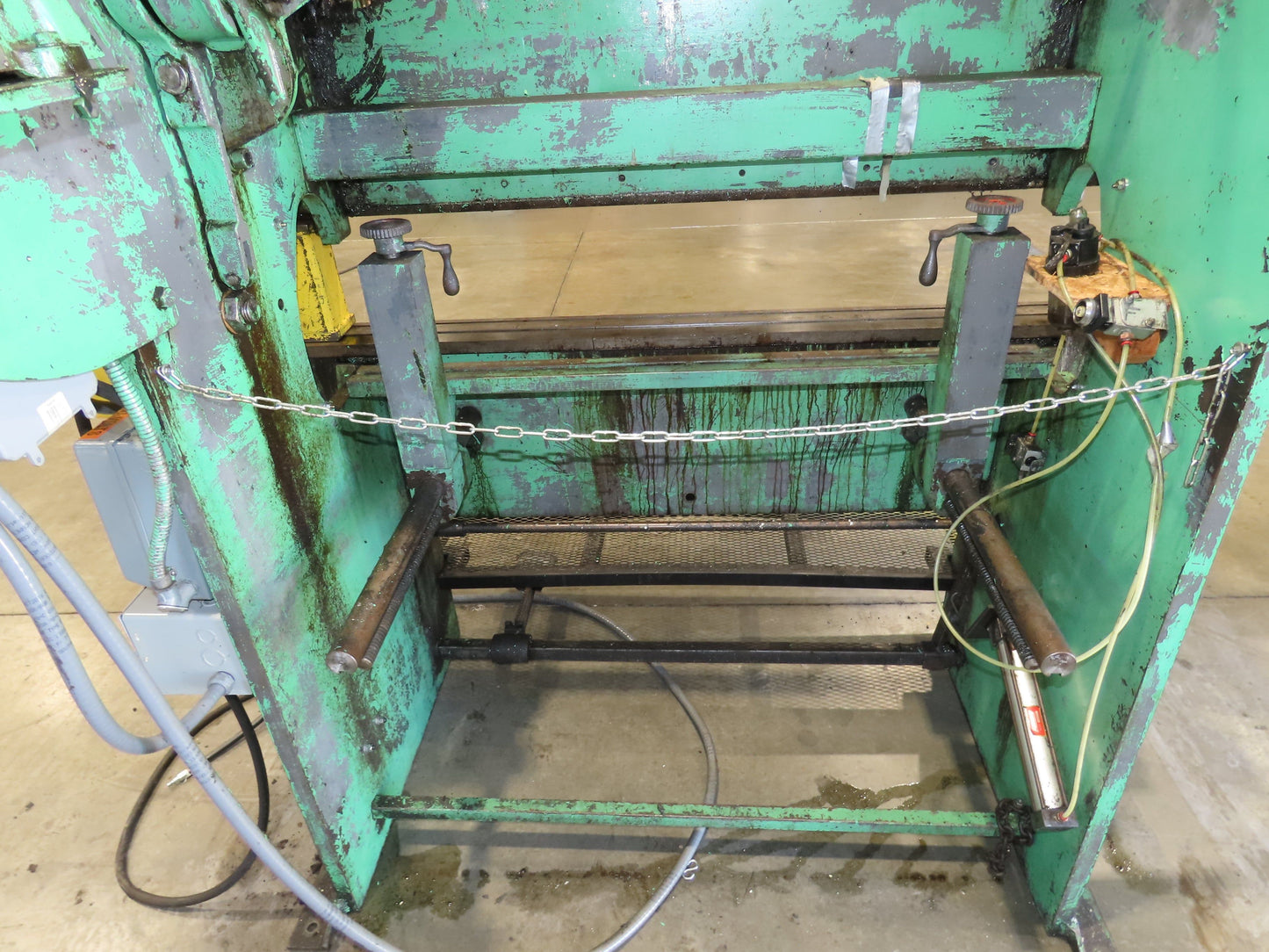 Chicago Mechanical Press Brake 8' Ram 2" Stroke 1.5Hp 460V