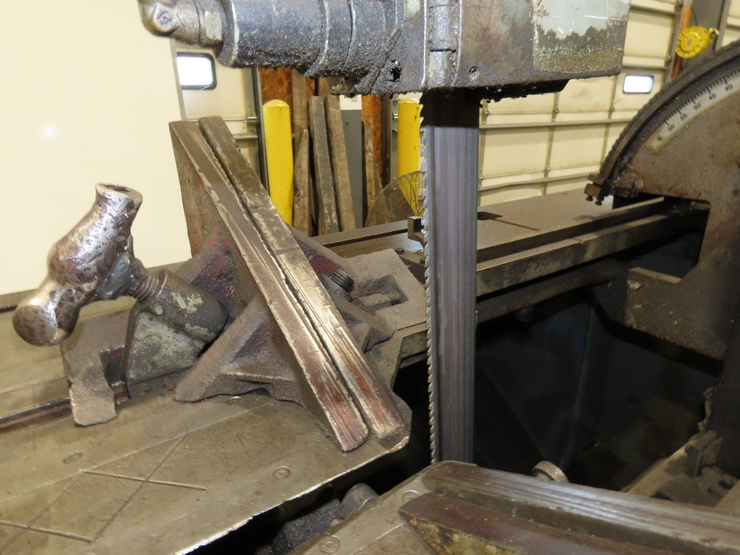 Marvel Series 8 Mark III 18"x 22" Vertical Tilt-Frame Band Saw