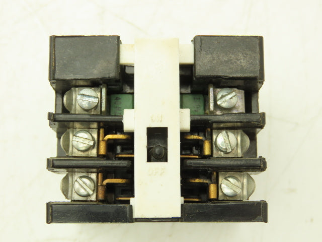 General Electric CR120A02011AA GE Industrial Relay 300V 10A 120VAC 40HZ Coil