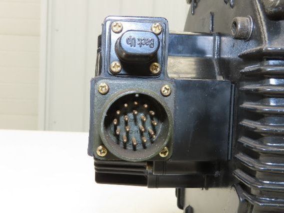 Yaskawa SGMDH-32A2A-YR13 AC Servo Motor 200V 2000rpm - Encoder UTSAE-B17BBF