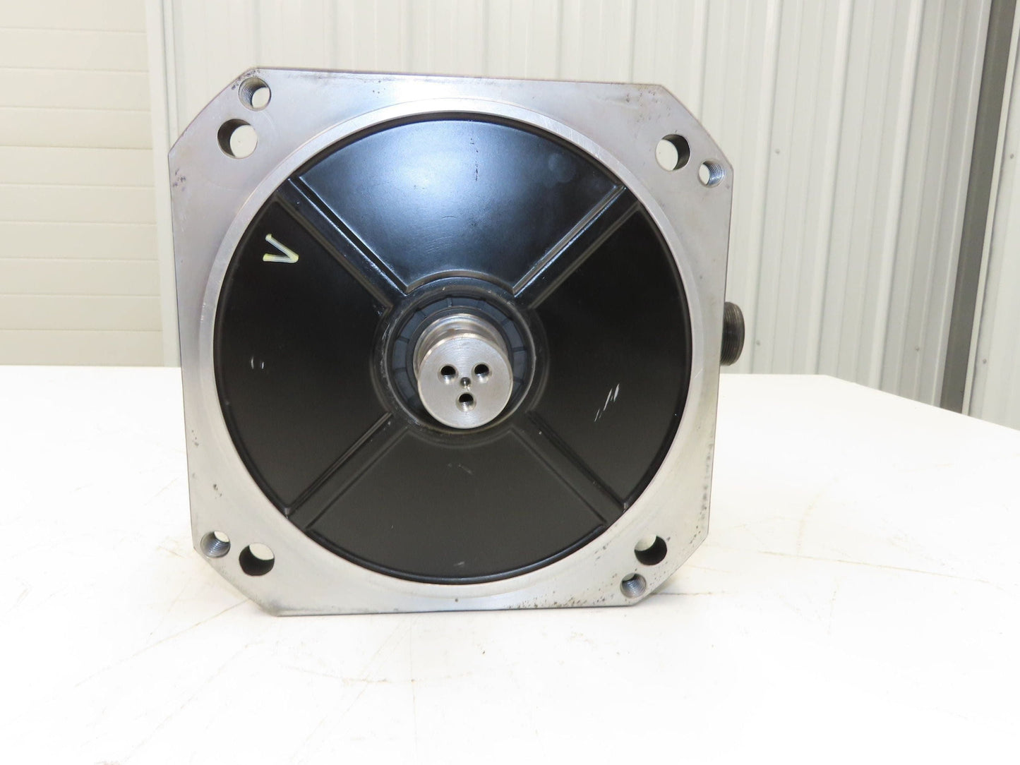 Okuma MFM452Q3V AC Servo Motor 4.5Kw 2000 RPM