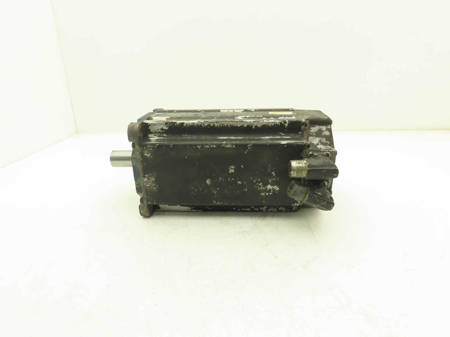 Allen Bradley MPL-B540D-MJ74AA Kinetix AC Servo Motor 4.67Hp 2000 RPM 460V 3PH