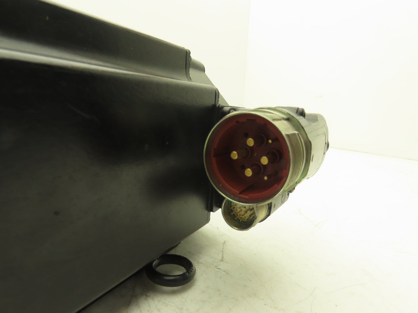 Allen Bradley MPM-B1652F-MJ74AA Kinetix AC Servo Motor 5.76Hp 4500 RPM 480V 3PH