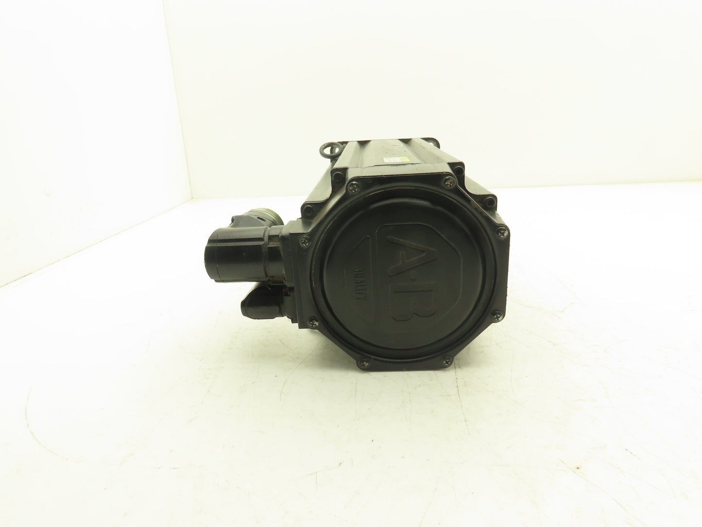 Allen Bradley MPM-B1652F-MJ74AA Kinetix AC Servo Motor 5.76Hp 4500 RPM 480V 3PH
