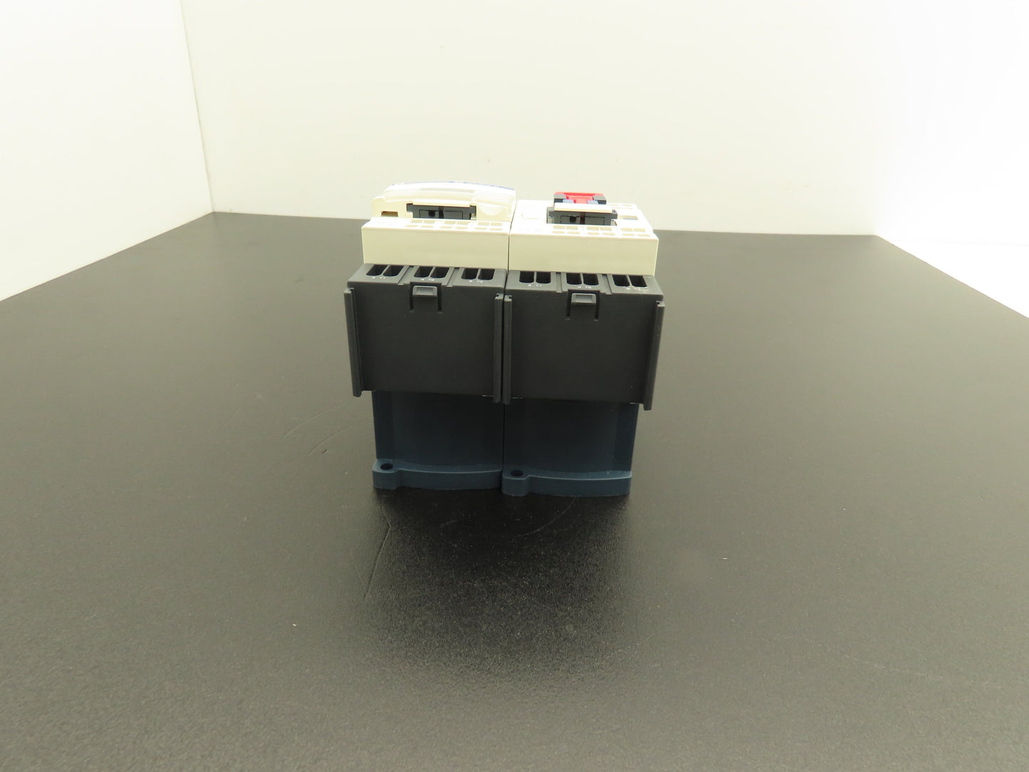Schneider Electric LC2D093BL Reversing Contactor 3-Pole 5Hp 460V 3PH 24VDC Coil