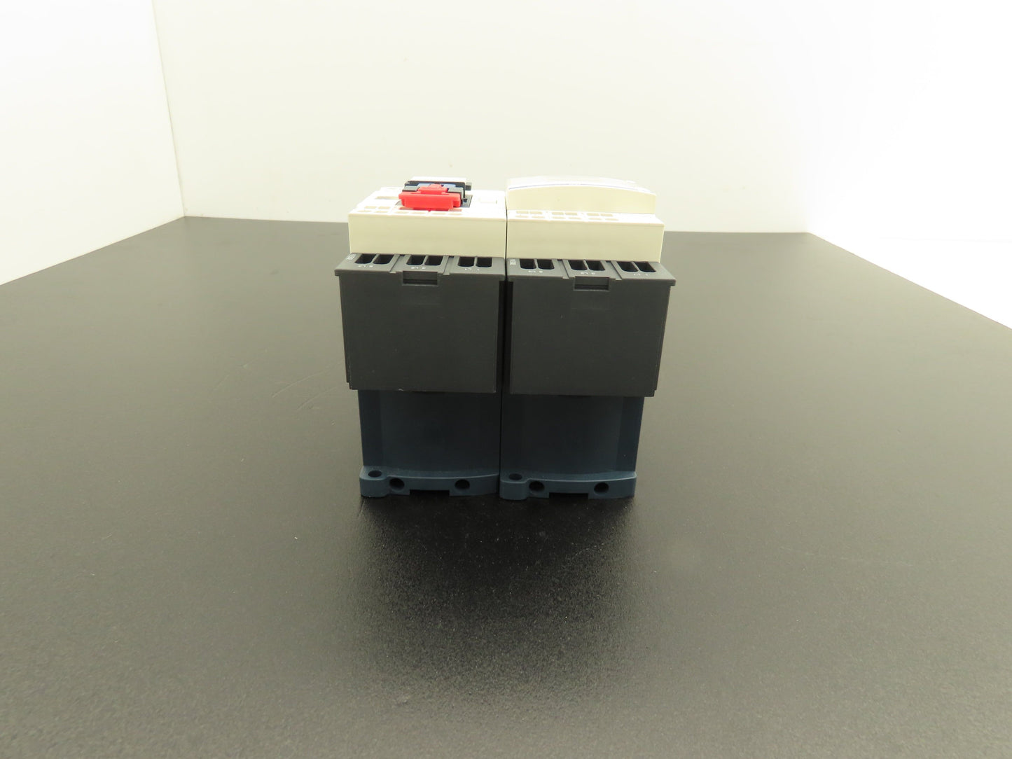 Schneider Electric LC2D093BL Reversing Contactor 3-Pole 5Hp 460V 3PH 24VDC Coil