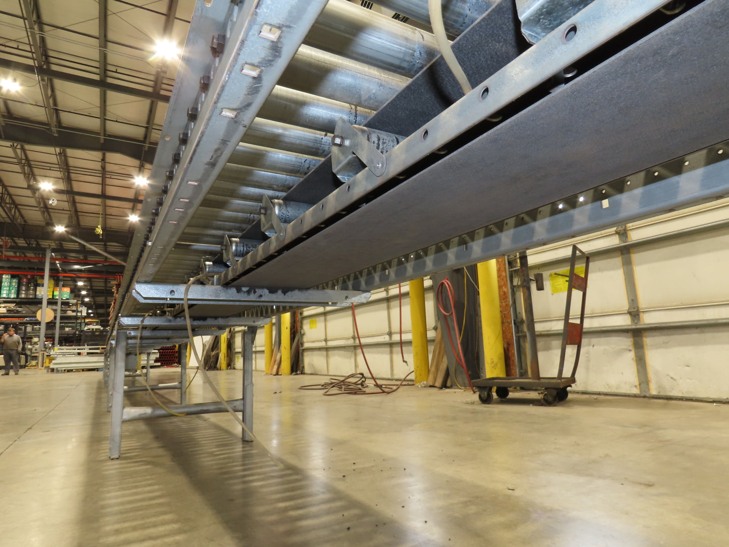 Automotion 24"x 45' Belt Drive Zero Pressure Roller Conveyor 460V Center Drive