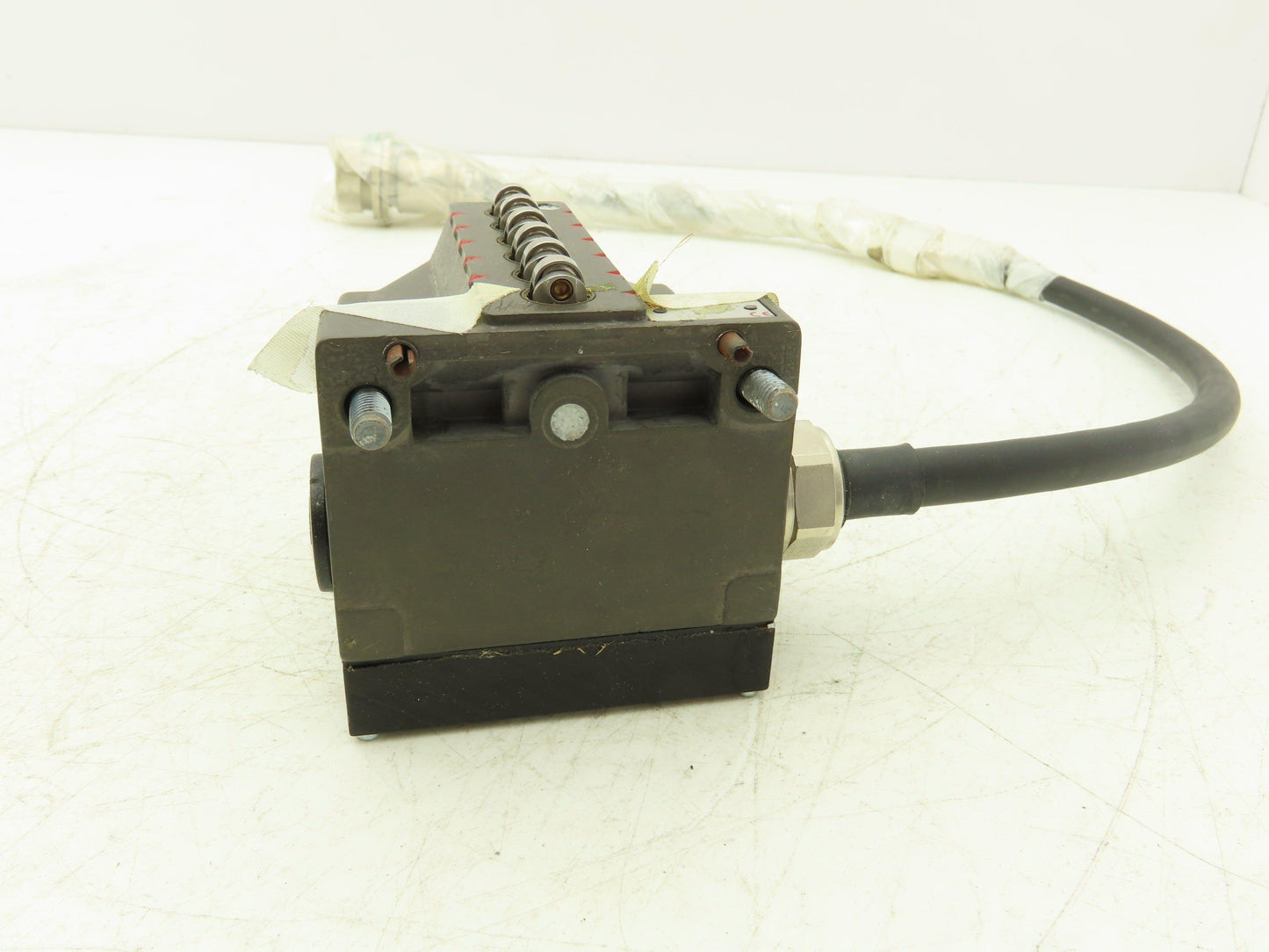 Balluff BNS 113-B6-L12 61-A-22-06 6 Position Limit Switch 23 Pin Plug