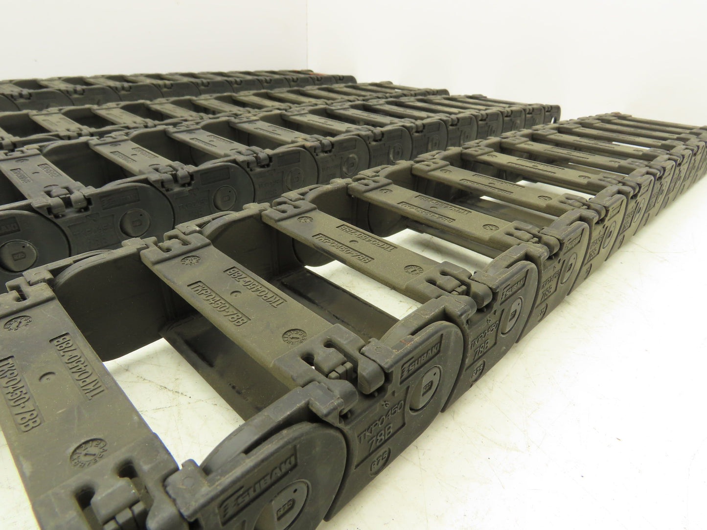 Tsubaki Energy Chain Cable Carrier 15/16 x 3 x 28" Length Lot of 4
