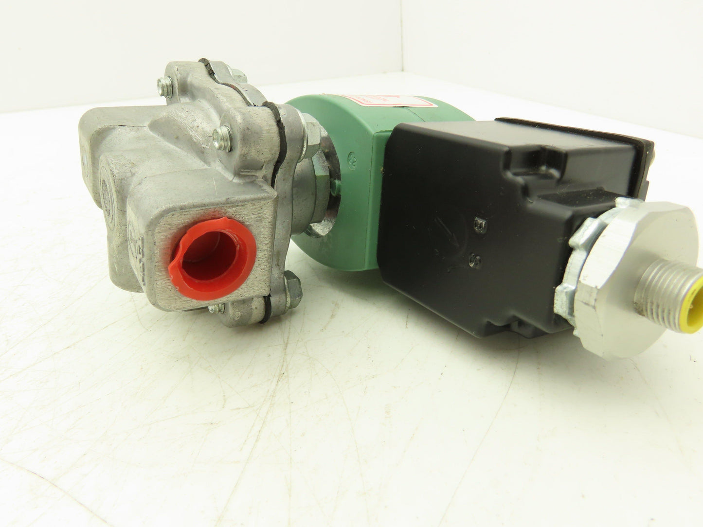 Asco Redhat JKF8215G010 Solenoid Valve 2-Way 25 PSI 3/8 NPT 24 NC VDC