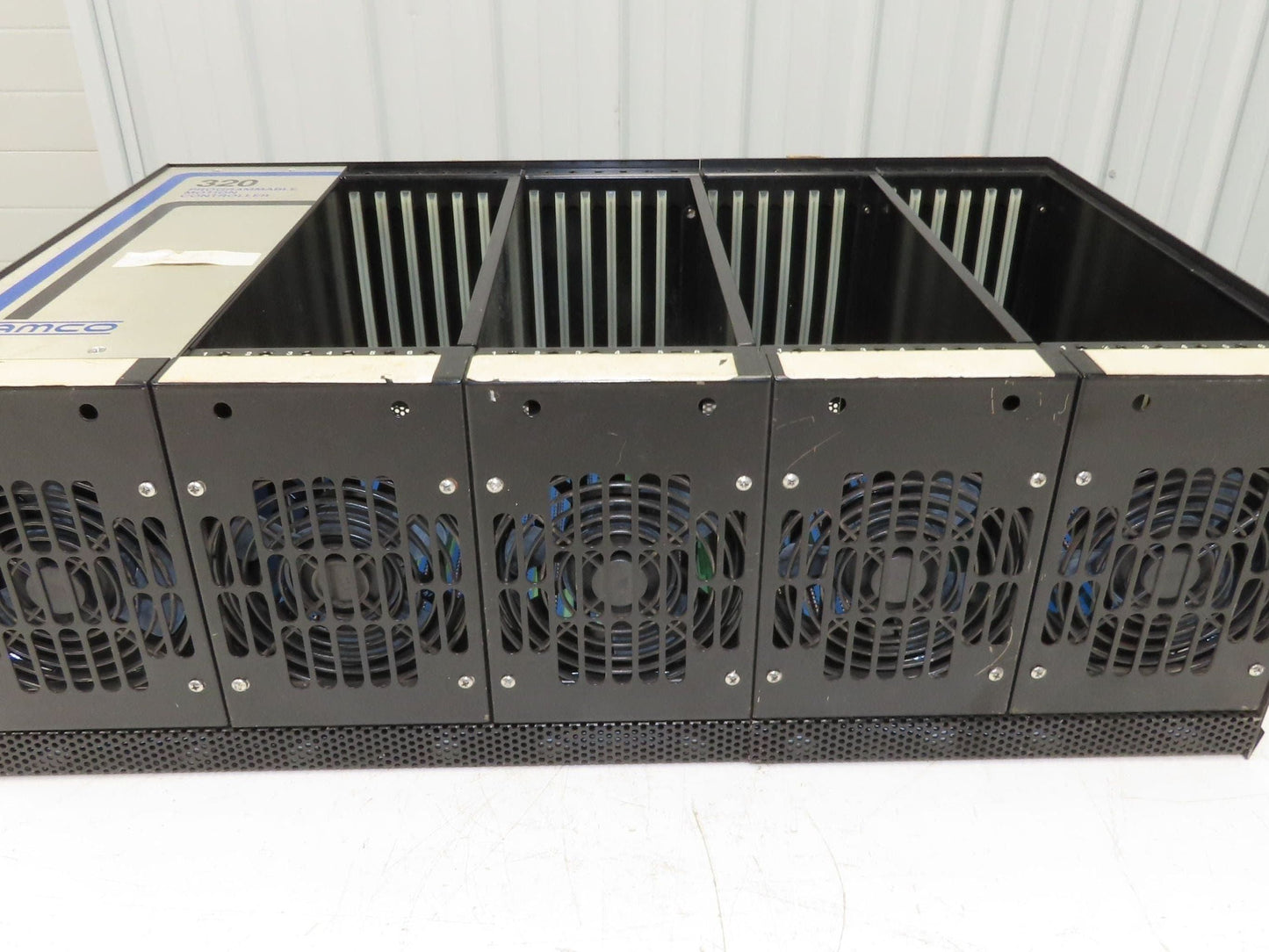 Camco 320C-04 Chassis 320 Programmable Motion Controller Chassis