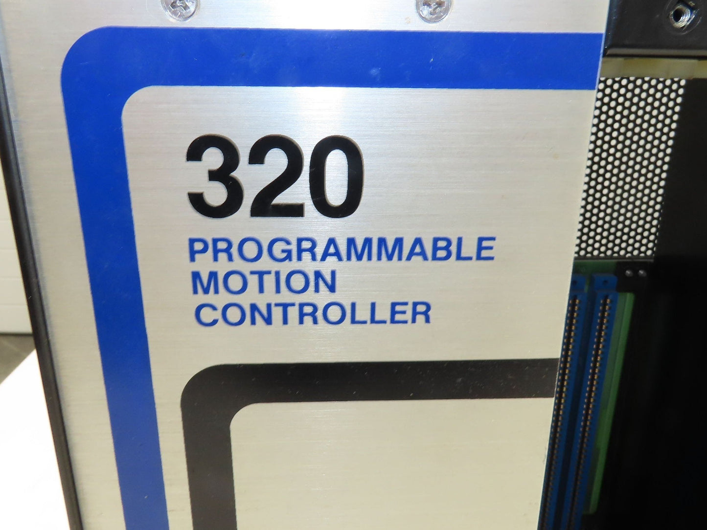 Camco 320C-04 Chassis 320 Programmable Motion Controller Chassis